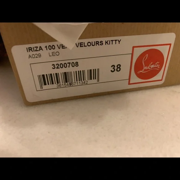 Christian Louboutin - Picture 8 of 8